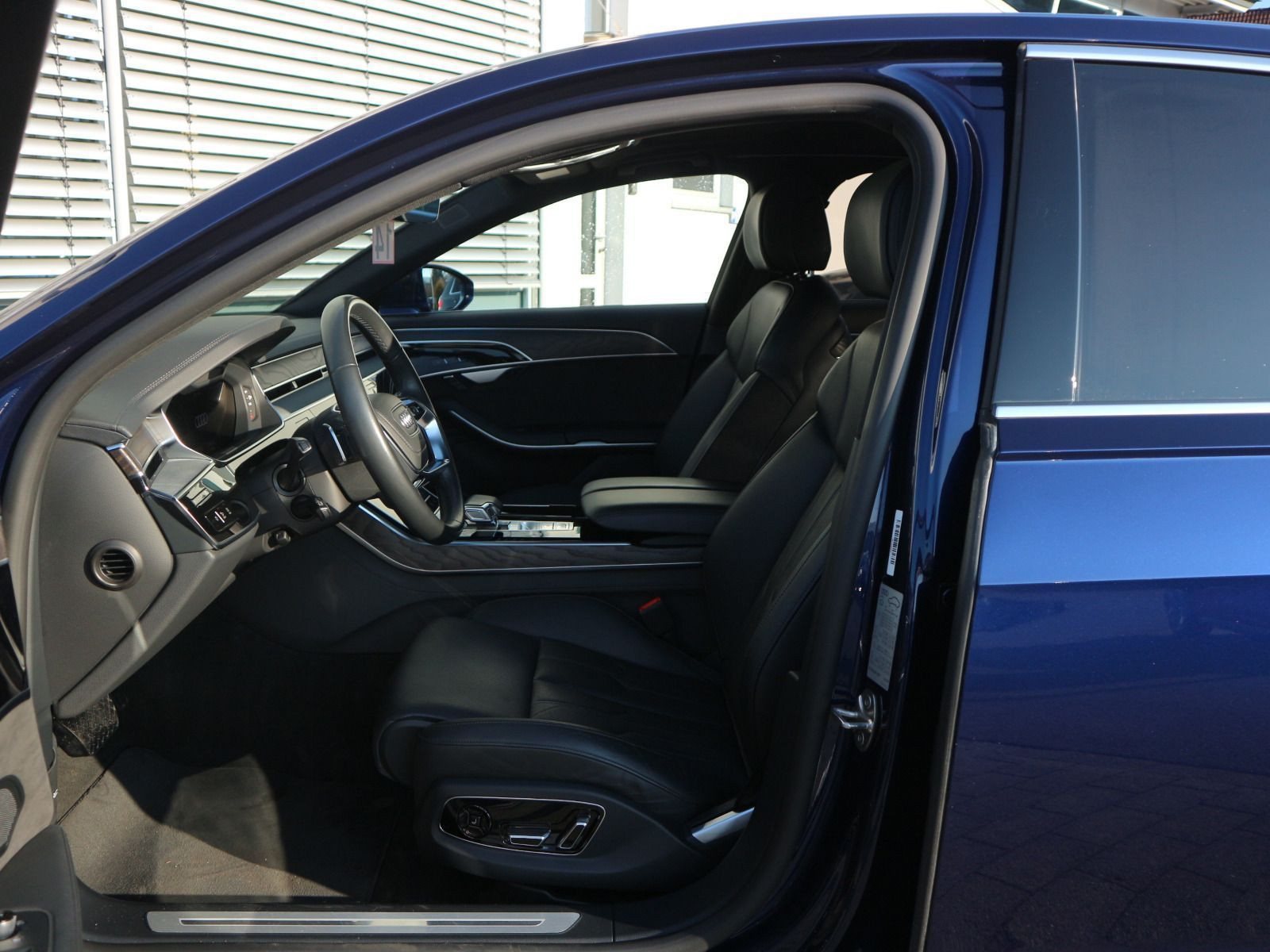 Fahrzeugabbildung Audi A8 50 TDI quattro MATRIX*B&O*HUD*CARPLAY*PANO