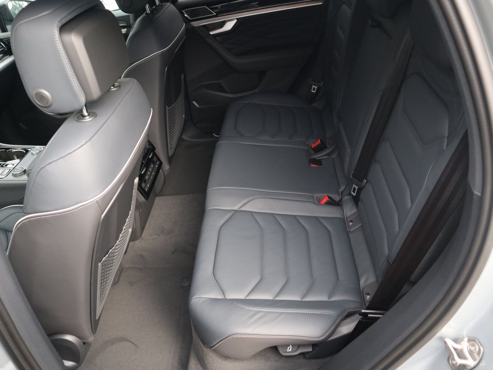Fahrzeugabbildung Volkswagen Touareg R-Line 3,0 l V6 TDI SCR 4MOTION 210 kW (286 PS) 8-Gang-Automatik (Tiptronic)