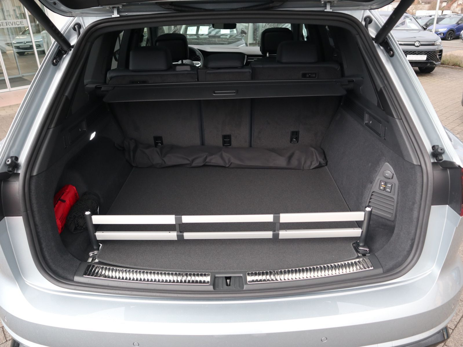 Fahrzeugabbildung Volkswagen Touareg R-Line 3,0 l V6 TDI SCR 4MOTION 210 kW (286 PS) 8-Gang-Automatik (Tiptronic)