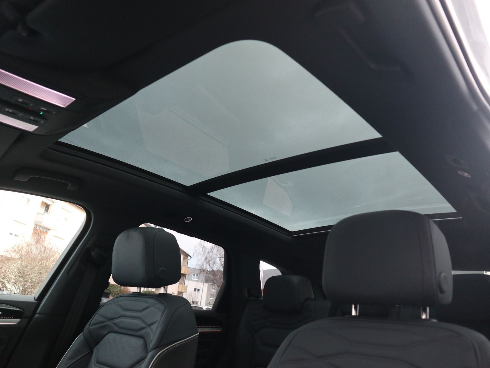 Fahrzeugabbildung Volkswagen Touareg R-Line 3,0 l V6 TDI SCR 4MOTION 210 kW (286 PS) 8-Gang-Automatik (Tiptronic)