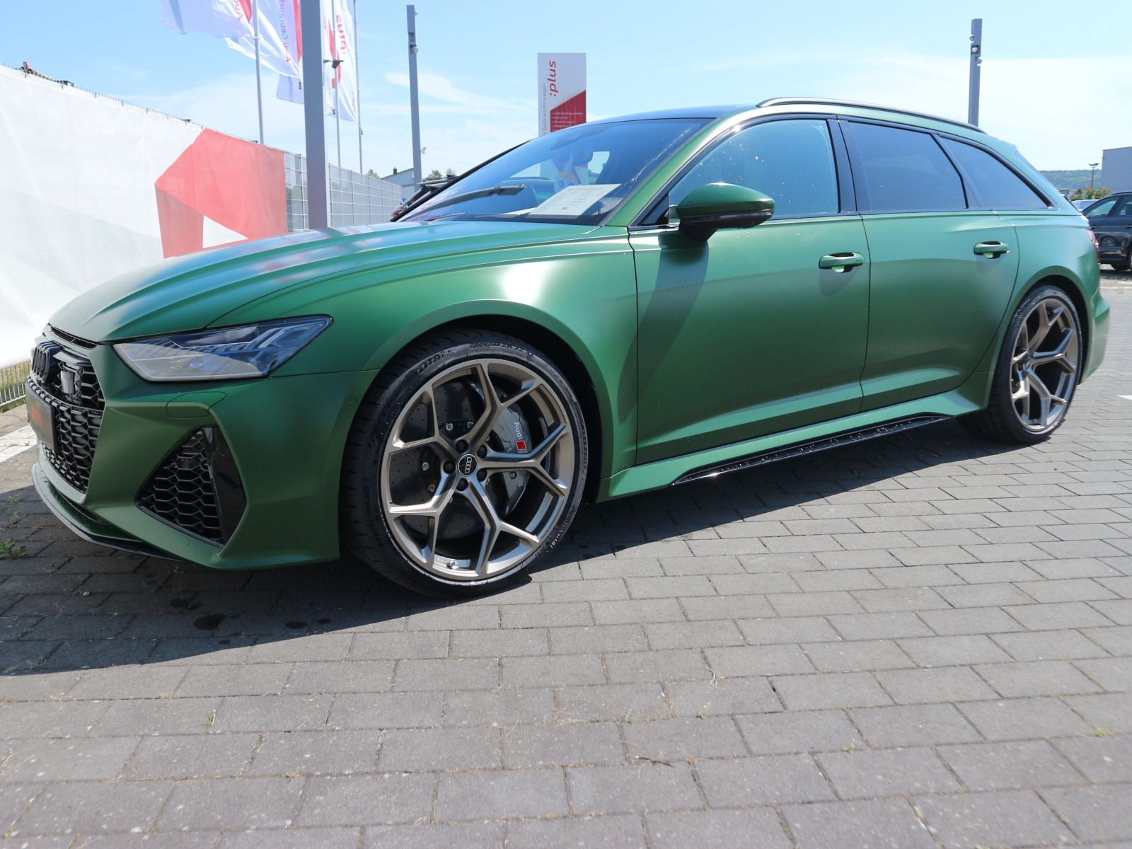 Fahrzeugabbildung Audi RS 6 Avant performance tiptronic*SONOMAGRÜN MATT*