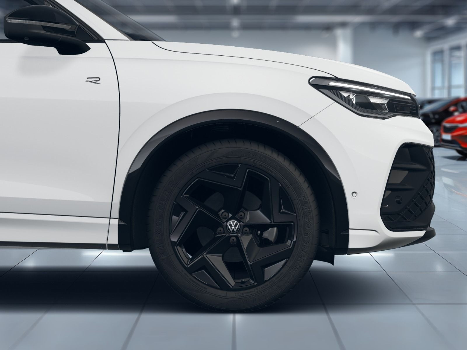 Fahrzeugabbildung Volkswagen Tiguan R-Line 1,5 l eTSI OPF (150 PS) DSG*AHK*WINTERRÄDER