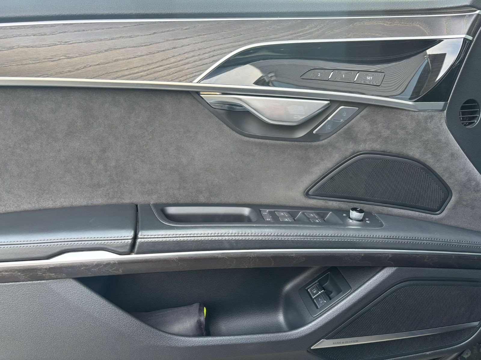Fahrzeugabbildung Audi A8 60 TFSIe QUATTRO+HUD+360°+PANORAMADACH+B&O+