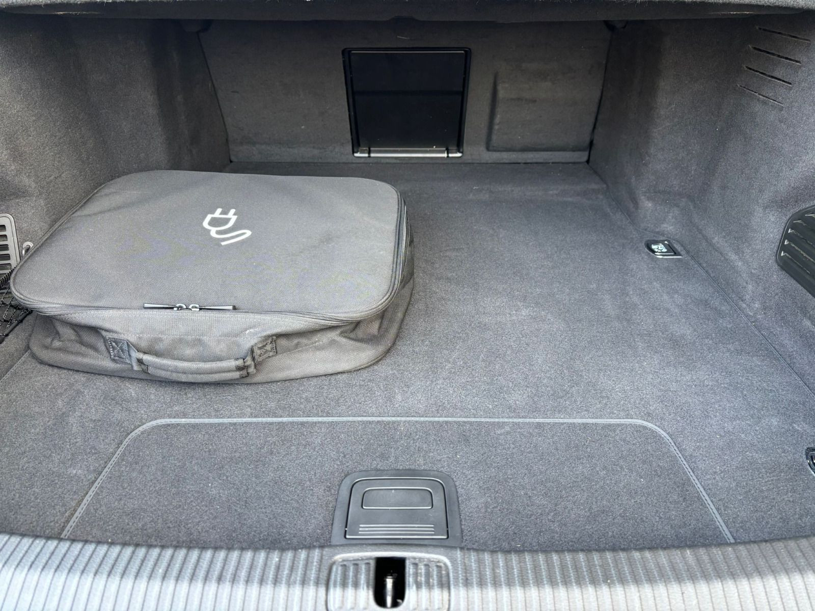 Fahrzeugabbildung Audi A8 60 TFSIe QUATTRO+HUD+360°+PANORAMADACH+B&O+