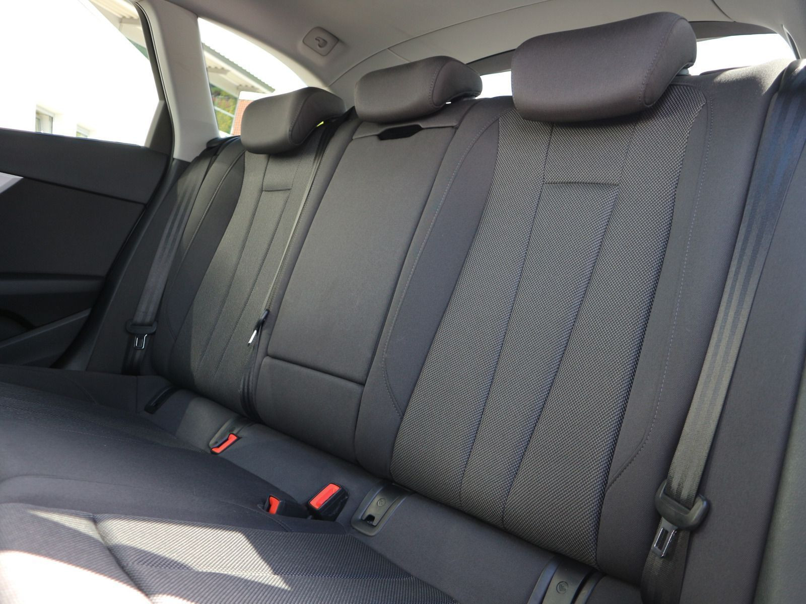 Fahrzeugabbildung Audi A4 Avant 35 TDI advanced PANO*AHK*ACC*RFK