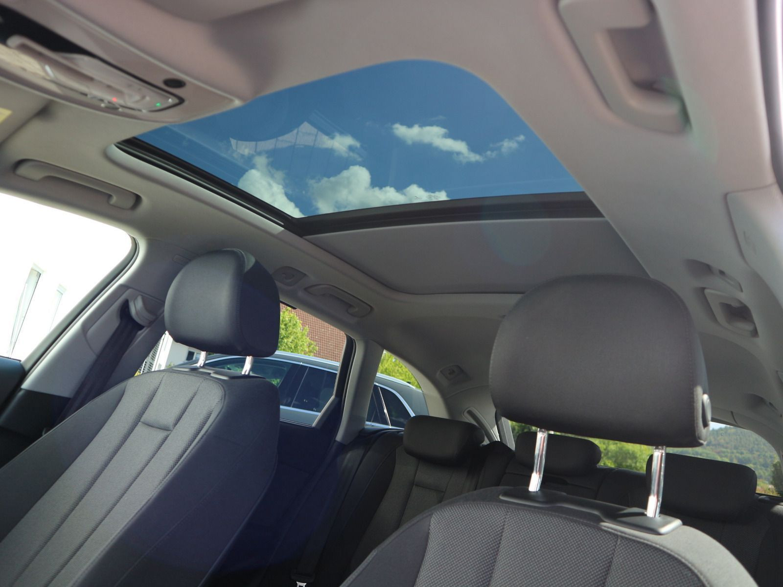 Fahrzeugabbildung Audi A4 Avant 35 TDI advanced PANO*AHK*ACC*RFK