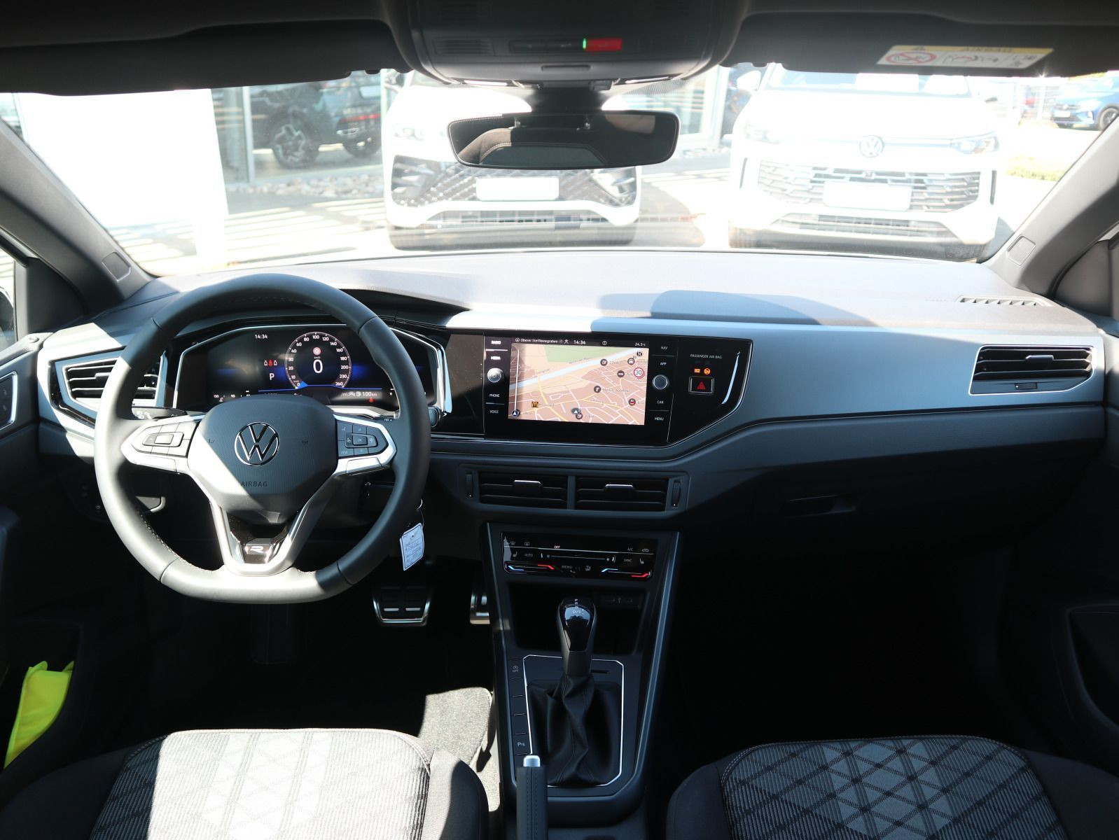 Fahrzeugabbildung Volkswagen Polo R-Line 1,0 l TSI OPF (116 PS) DSG*WINTERRÄDER*NAVI*RFK*
