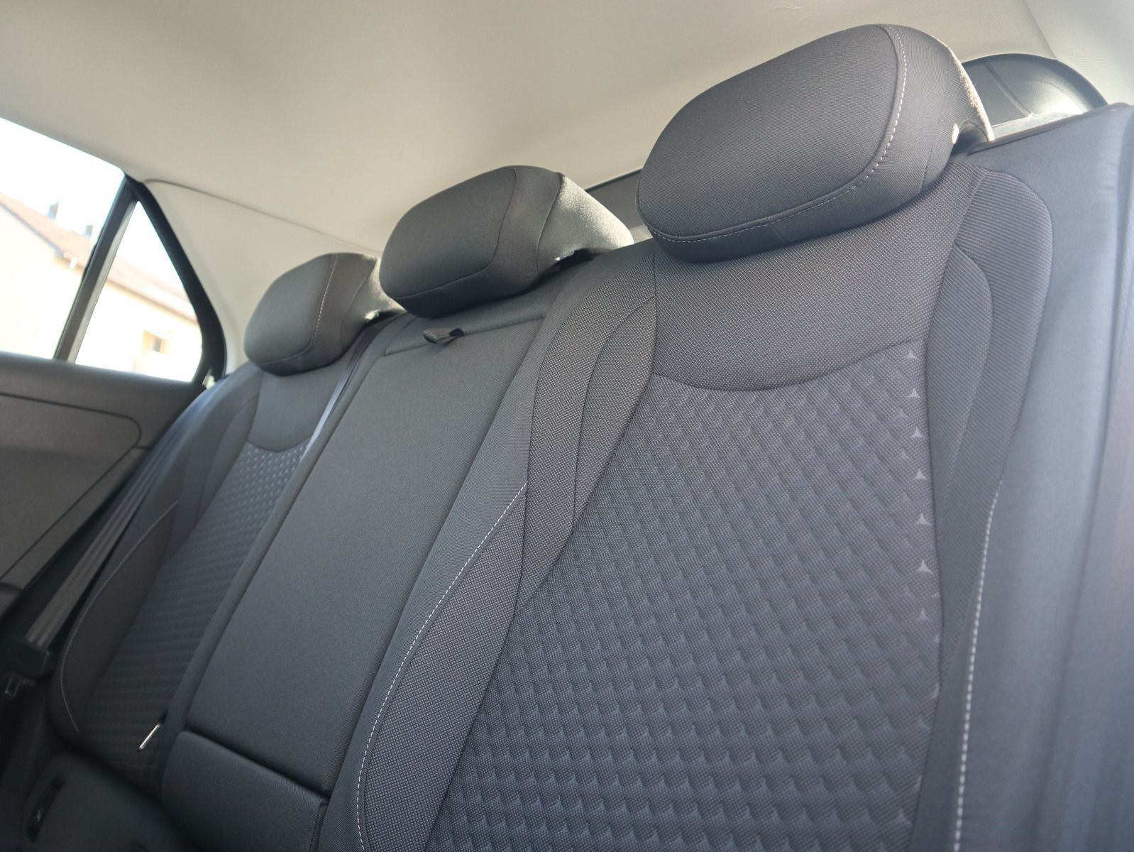 Fahrzeugabbildung Volkswagen T-Roc Life 1.5 eTSI OPF (116 PS) DSG *GANZJAHRESREIFEN*NAVI*NEUES MODELL*