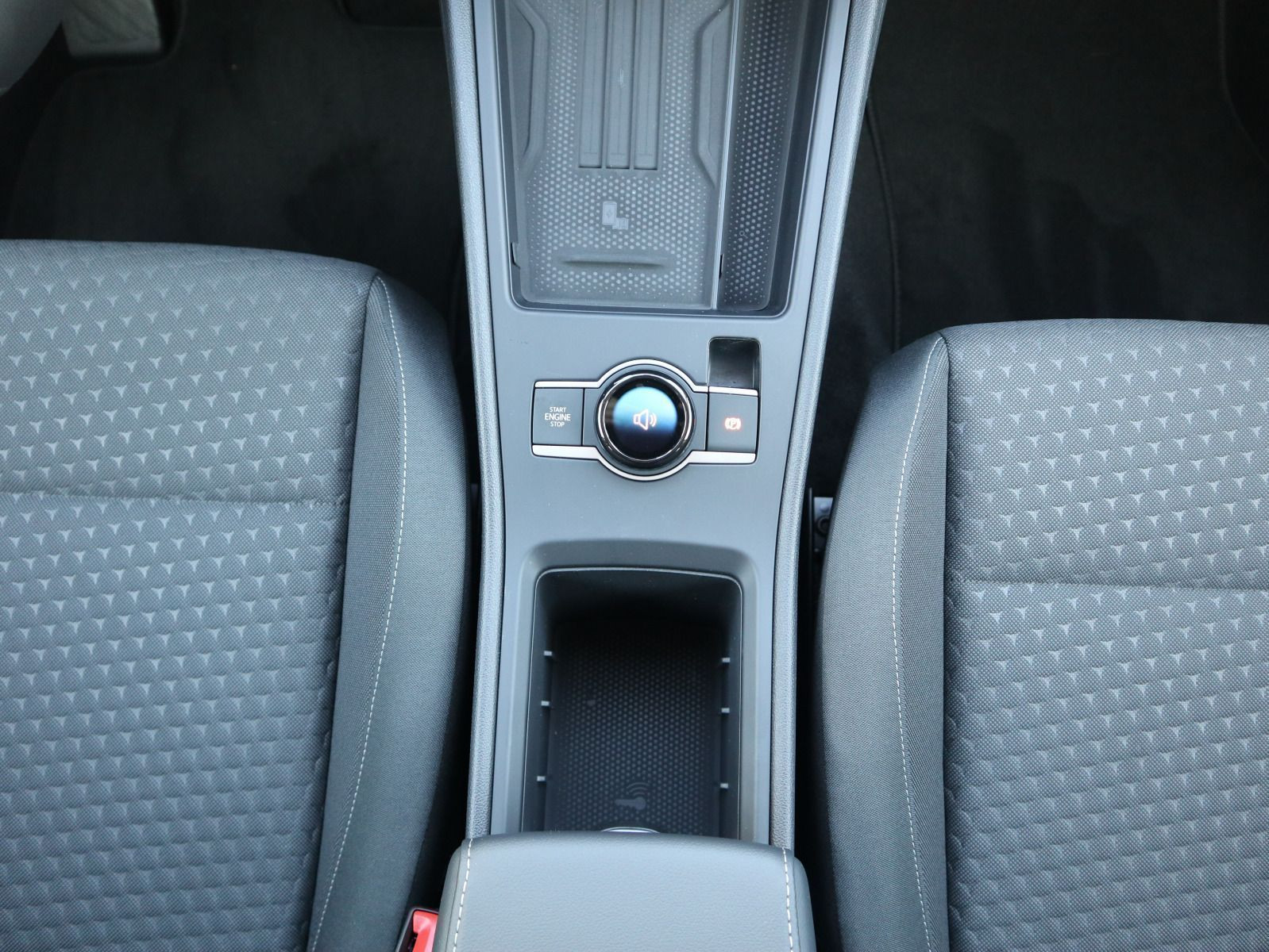 Fahrzeugabbildung Volkswagen T-Roc Life 1.5 eTSI OPF (116 PS) DSG *GANZJAHRESREIFEN*NAVI*NEUES MODELL*