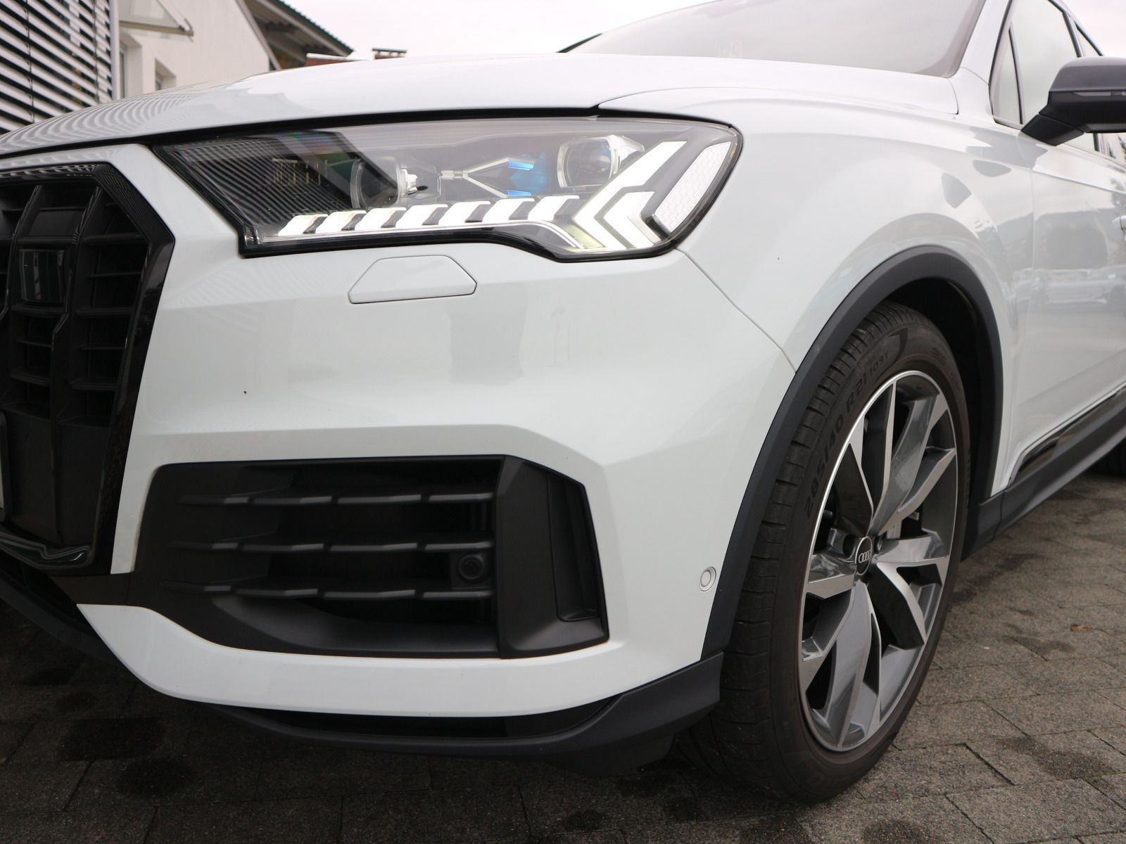 Fahrzeugabbildung Audi Q7 55 TFSI e quattro MATRIX*PANO*B&O*HUD*AHK*RFK