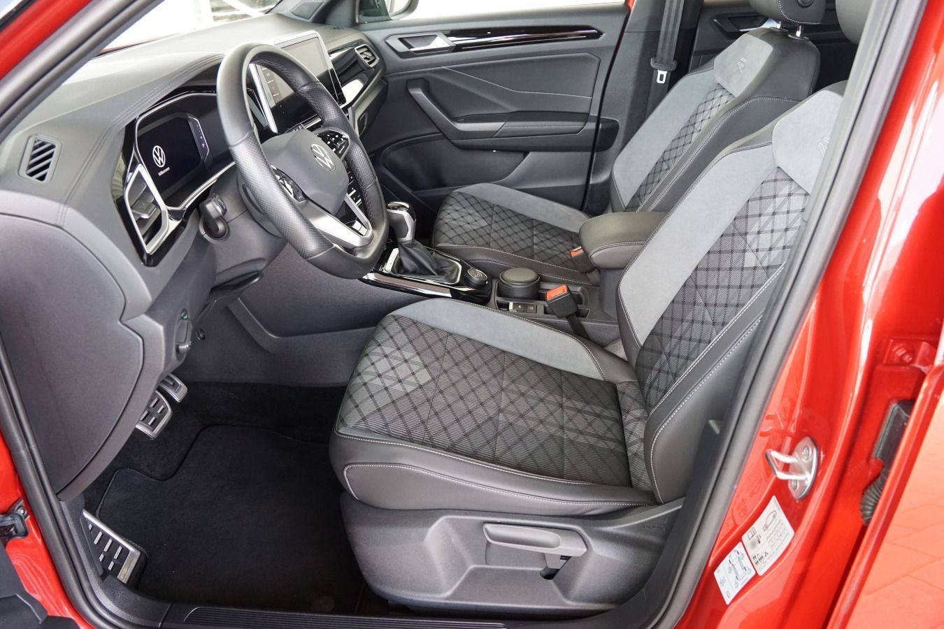 Fahrzeugabbildung Volkswagen T-Roc R-Line 2.0 TSI 4MOTION (190 PS) DSG *AHK*DCC