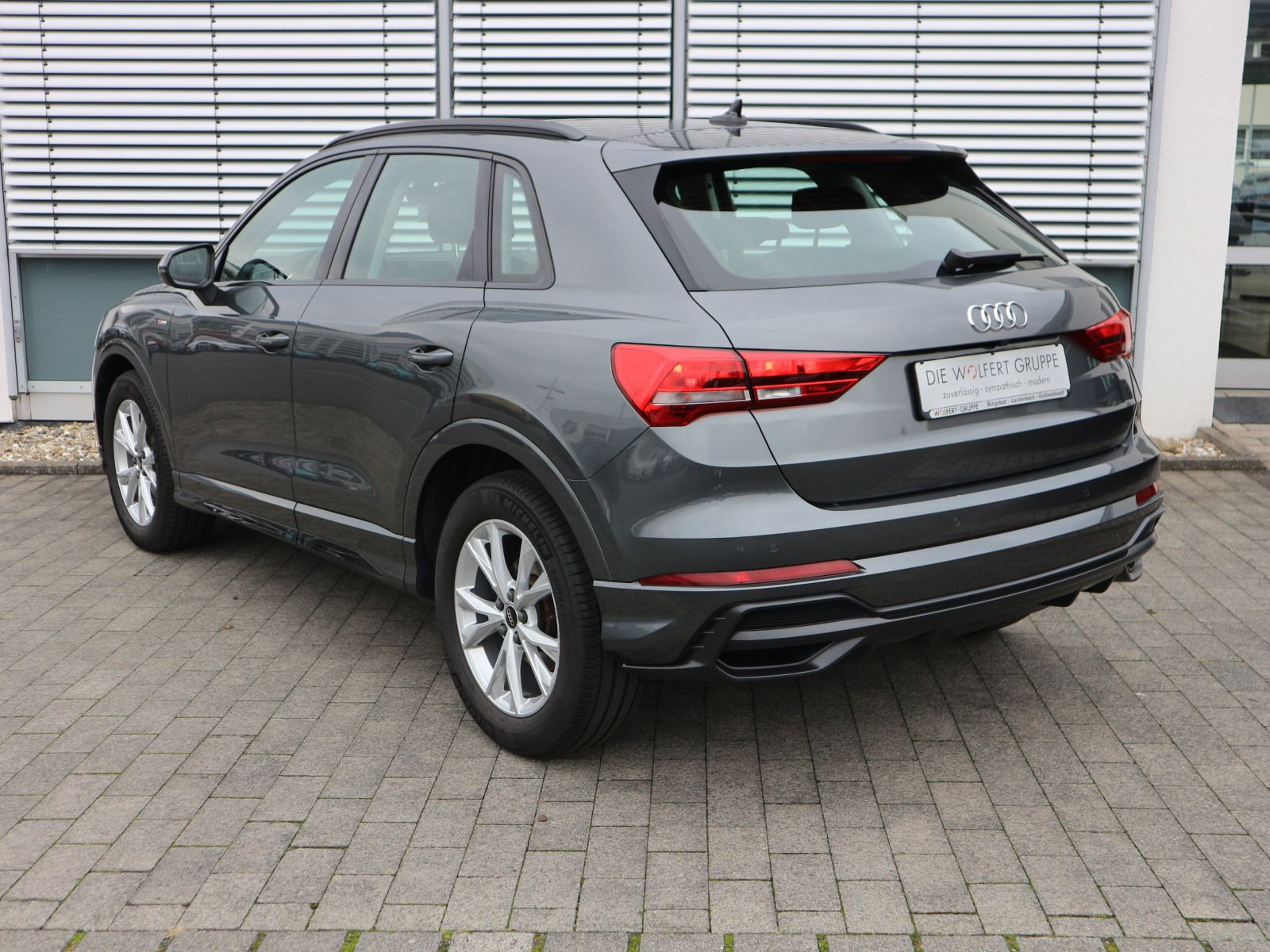 Fahrzeugabbildung Audi Q3 35 TDI S line RFK*PANO*ACC*CARPLY*AHK*SHZ