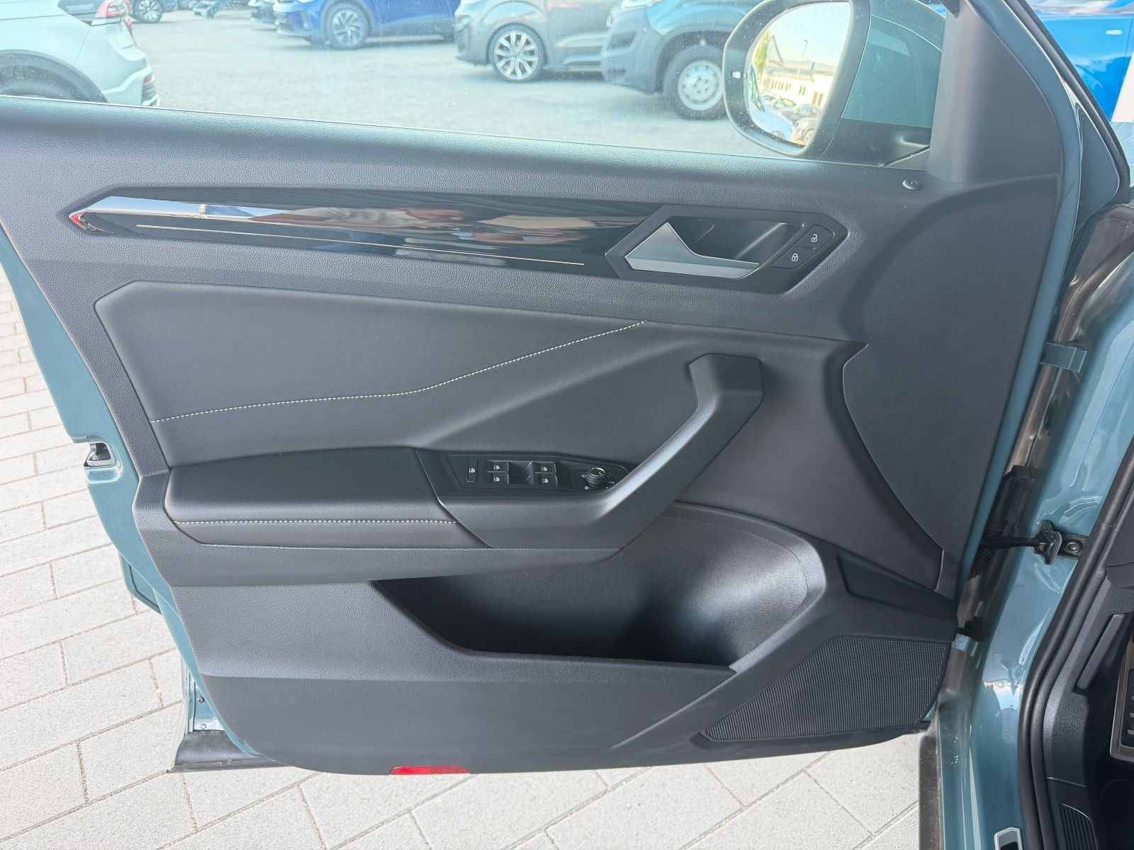 Fahrzeugabbildung Volkswagen T-Roc R-Line 2.0 TDI DSG AHK RFK NAVI ACC