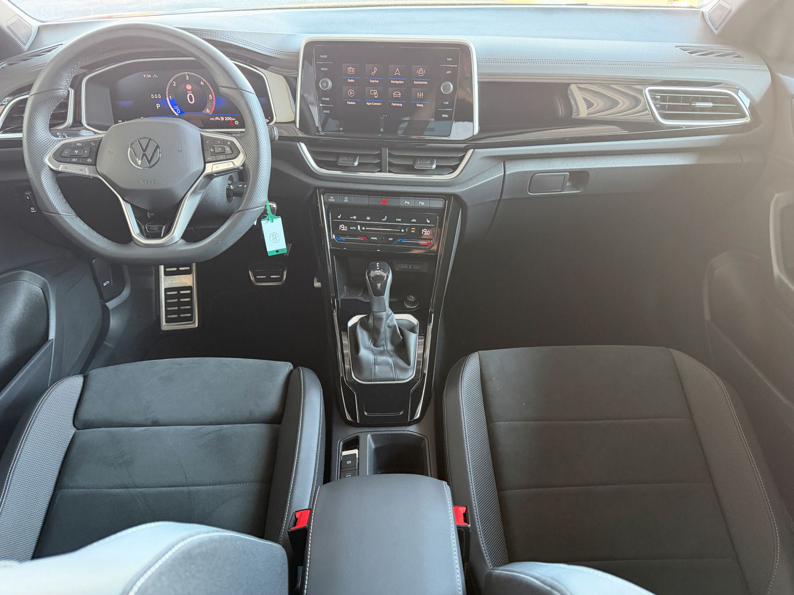 Fahrzeugabbildung Volkswagen T-Roc R-Line 2.0 TDI DSG AHK RFK NAVI ACC
