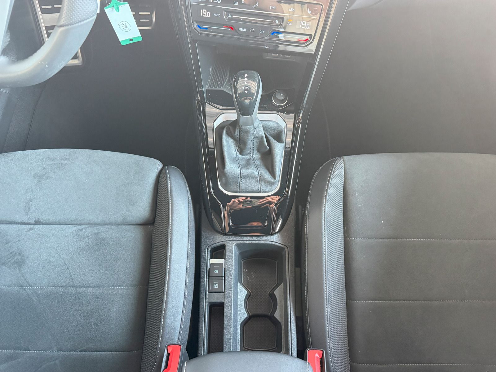 Fahrzeugabbildung Volkswagen T-Roc R-Line 2.0 TDI DSG AHK RFK NAVI ACC