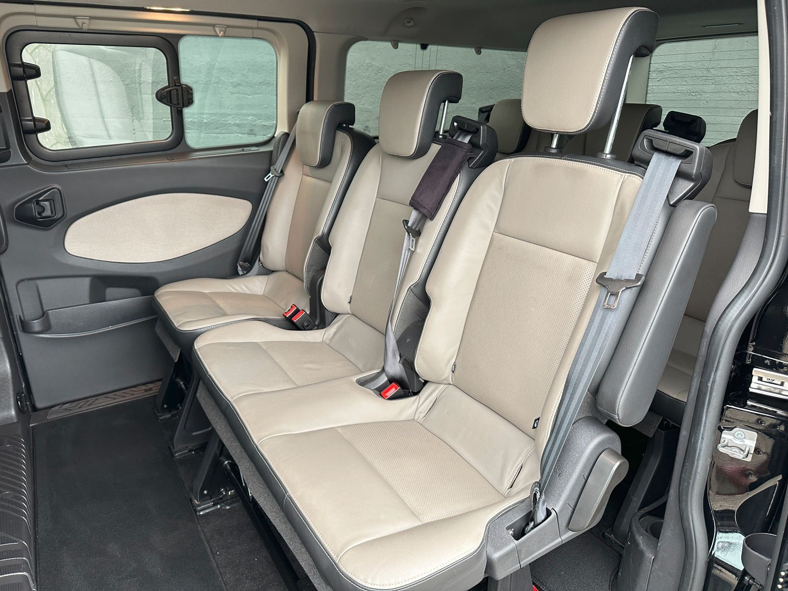 Fahrzeugabbildung Ford Tourneo Custom L2 Titanium 2.0 TDCi