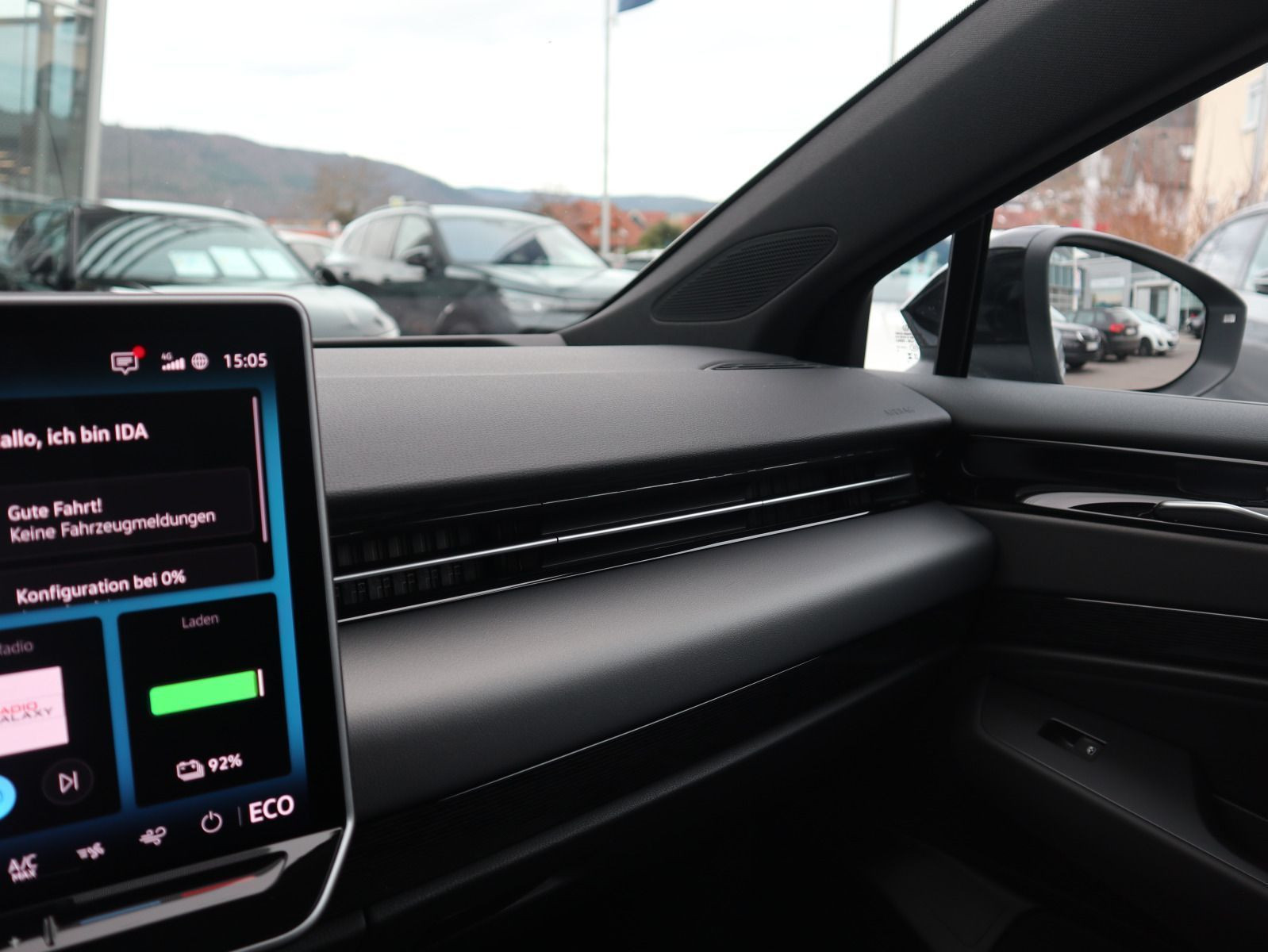 Fahrzeugabbildung Volkswagen ID.7 Tourer Pro (286 PS) 77 kWh Automatik *AHK*NAVI*WÄRMEPUMPE*GANZJAHRESREIFEN*