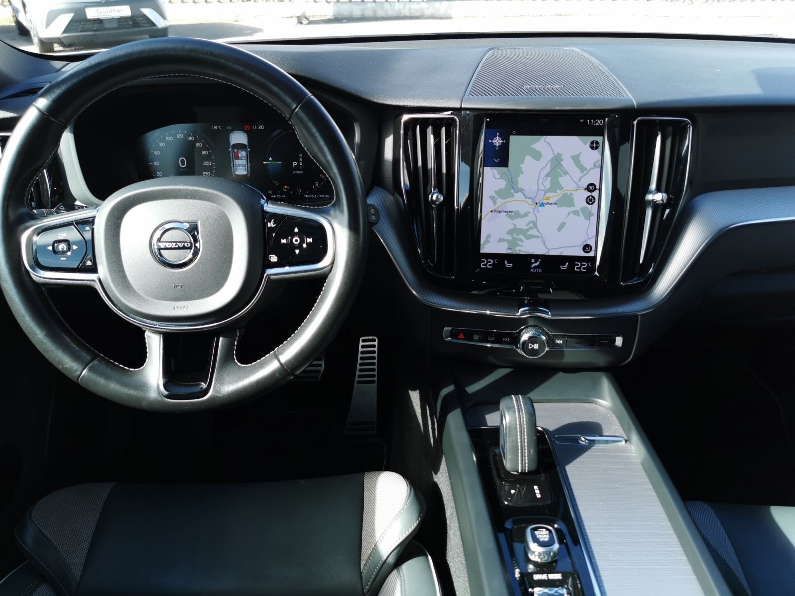 Fahrzeugabbildung Volvo XC 60 T6 AWD R Design Recharge+AHK+STANDH+HEADUP