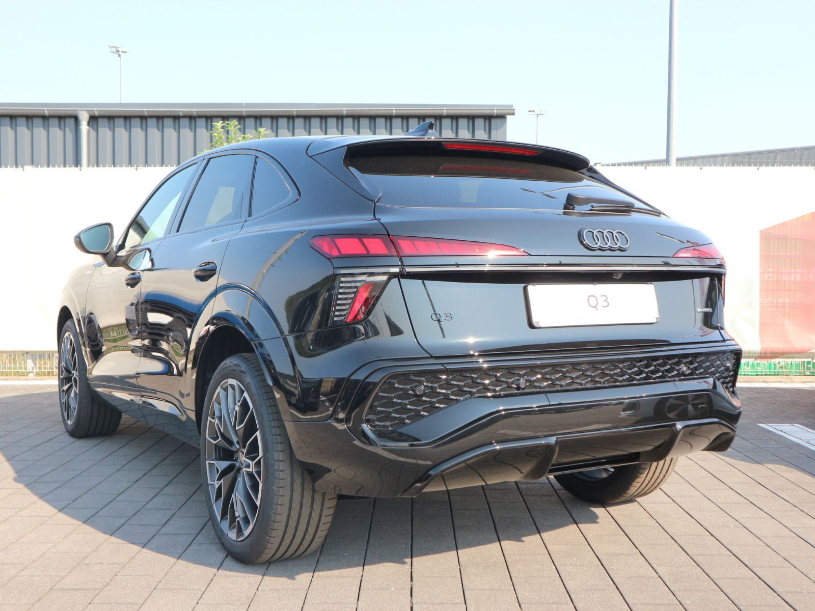 Fahrzeugabbildung Audi Q3 Sportback TDI quattro S line*AHK*MATRIX*ACC*