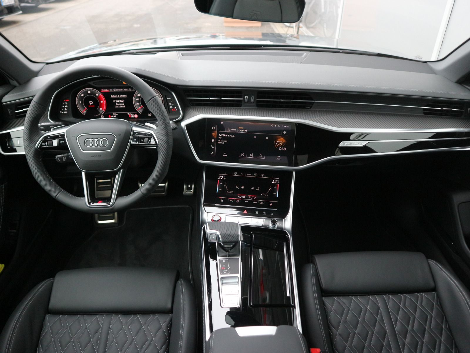 Fahrzeugabbildung Audi S6 Avant TDI tiptronic*PANO*LUFT*B&O*STANDHEIZ*