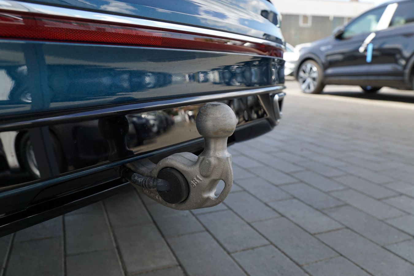 Fahrzeugabbildung Volkswagen Tiguan R-Line 2.0 TDI DSG 4Motion STHZG AHK RFK