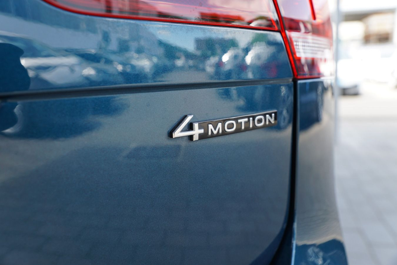 Fahrzeugabbildung Volkswagen Tiguan R-Line 2.0 TDI DSG 4Motion STHZG AHK RFK
