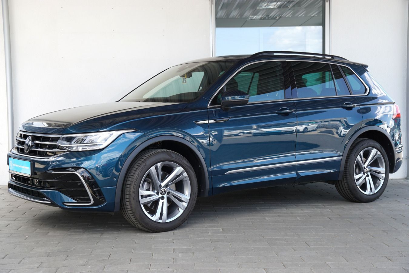 Fahrzeugabbildung Volkswagen Tiguan R-Line 2.0 TDI DSG 4Motion STHZG AHK RFK