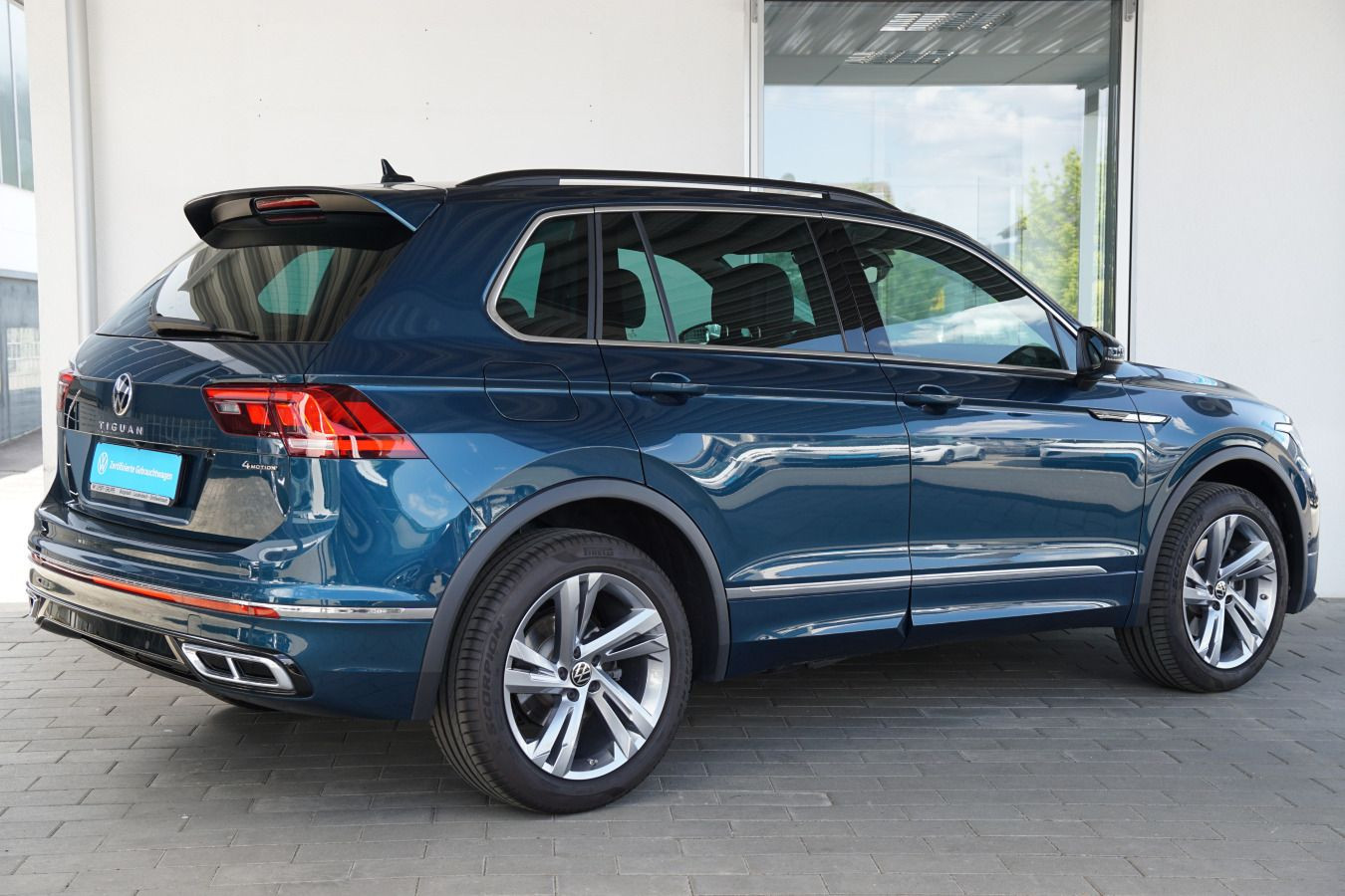 Fahrzeugabbildung Volkswagen Tiguan R-Line 2.0 TDI DSG 4Motion STHZG AHK RFK
