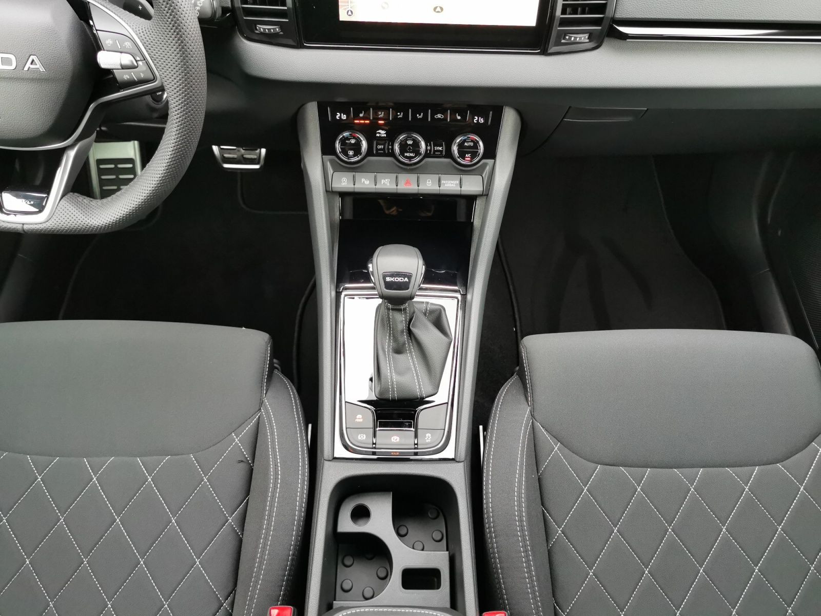 Fahrzeugabbildung SKODA Karoq Sportline 1.5 TSI 110 kW Sportline
