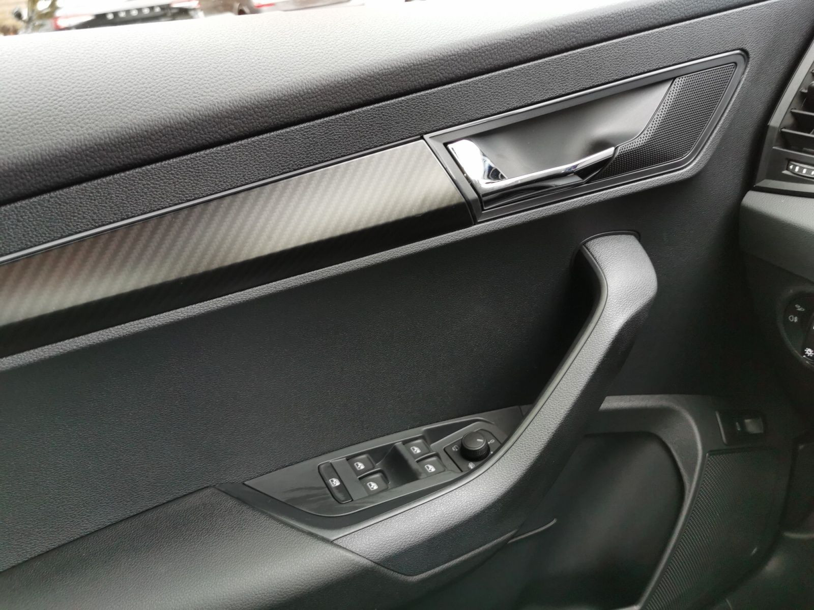 Fahrzeugabbildung SKODA Karoq Sportline 1.5 TSI 110 kW Sportline