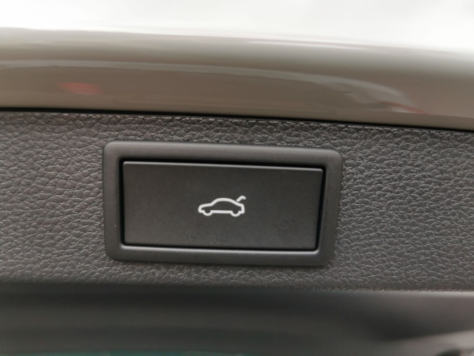 Fahrzeugabbildung SKODA Karoq Sportline 1.5 TSI 110 kW Sportline