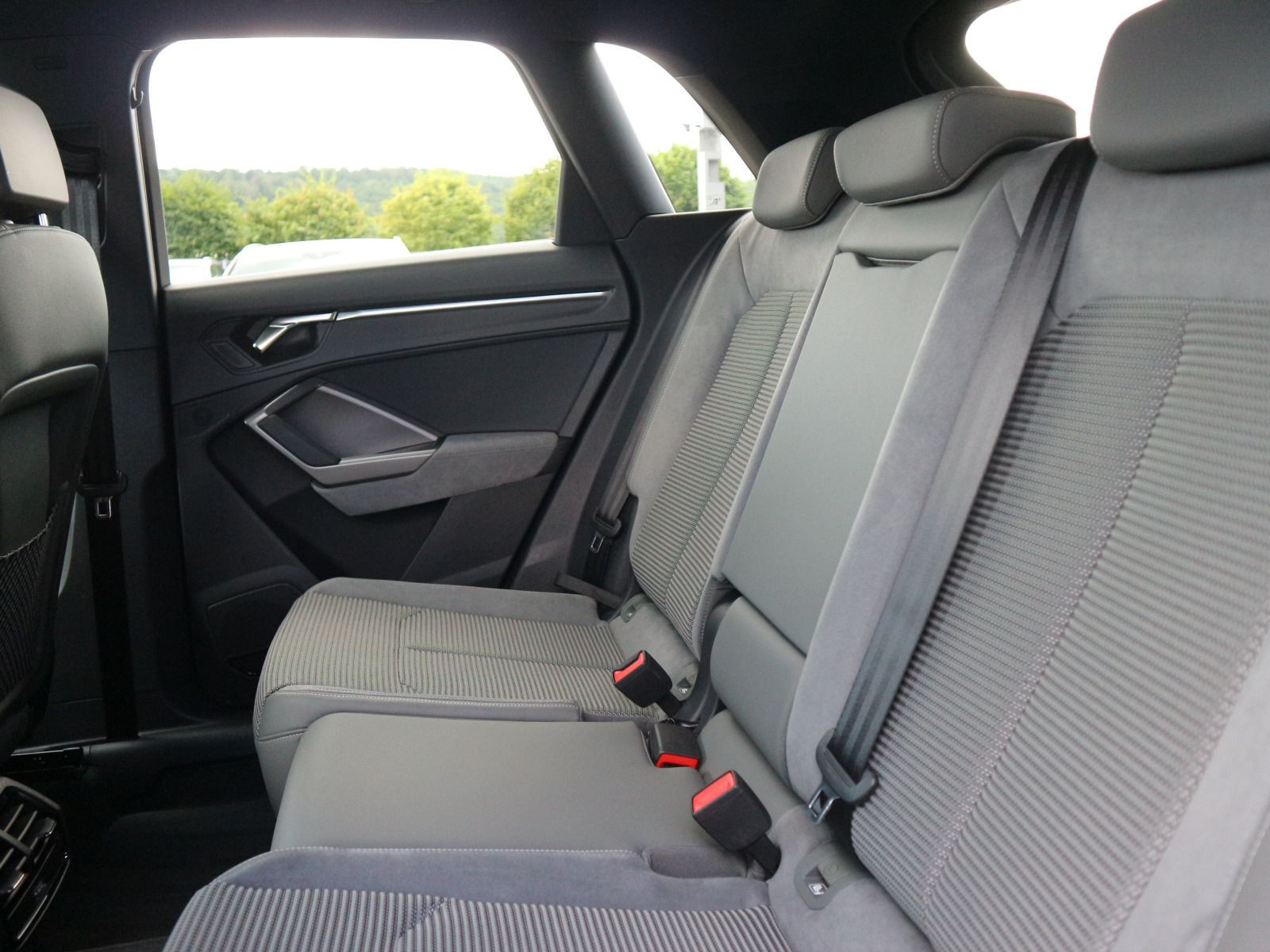 Fahrzeugabbildung Audi Q3 advanced 35 TDI S tronic*4xKAMERA*LED*NAVI*