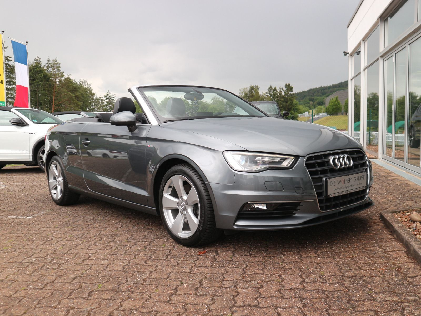Fahrzeugabbildung Audi A3 Cabrio 1.8 TFSI S line MMI XENON GRA PDC