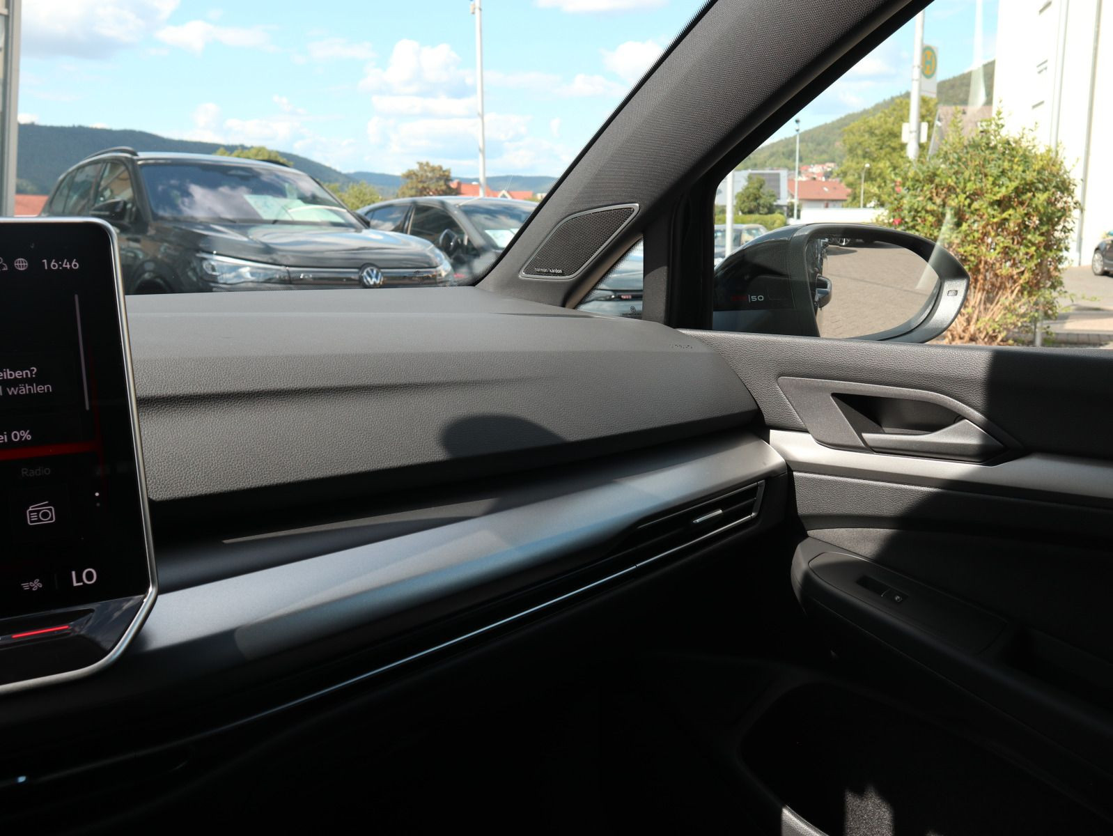 Fahrzeugabbildung Volkswagen Golf GTI EDITION 50 2,0 TSI OPF (325 PS) DSG*HARMAN KARDON*19 ZOLL*WINTERRÄDER*