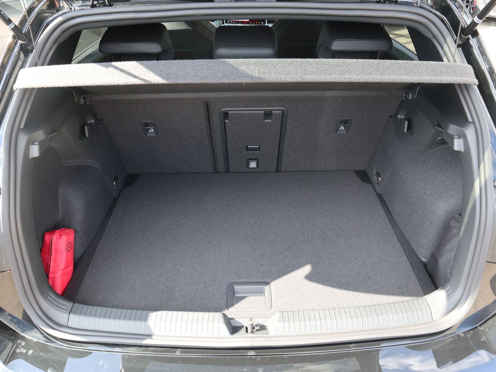 Fahrzeugabbildung Volkswagen Golf GTI EDITION 50 2,0 TSI OPF (325 PS) DSG*HARMAN KARDON*19 ZOLL*WINTERRÄDER*
