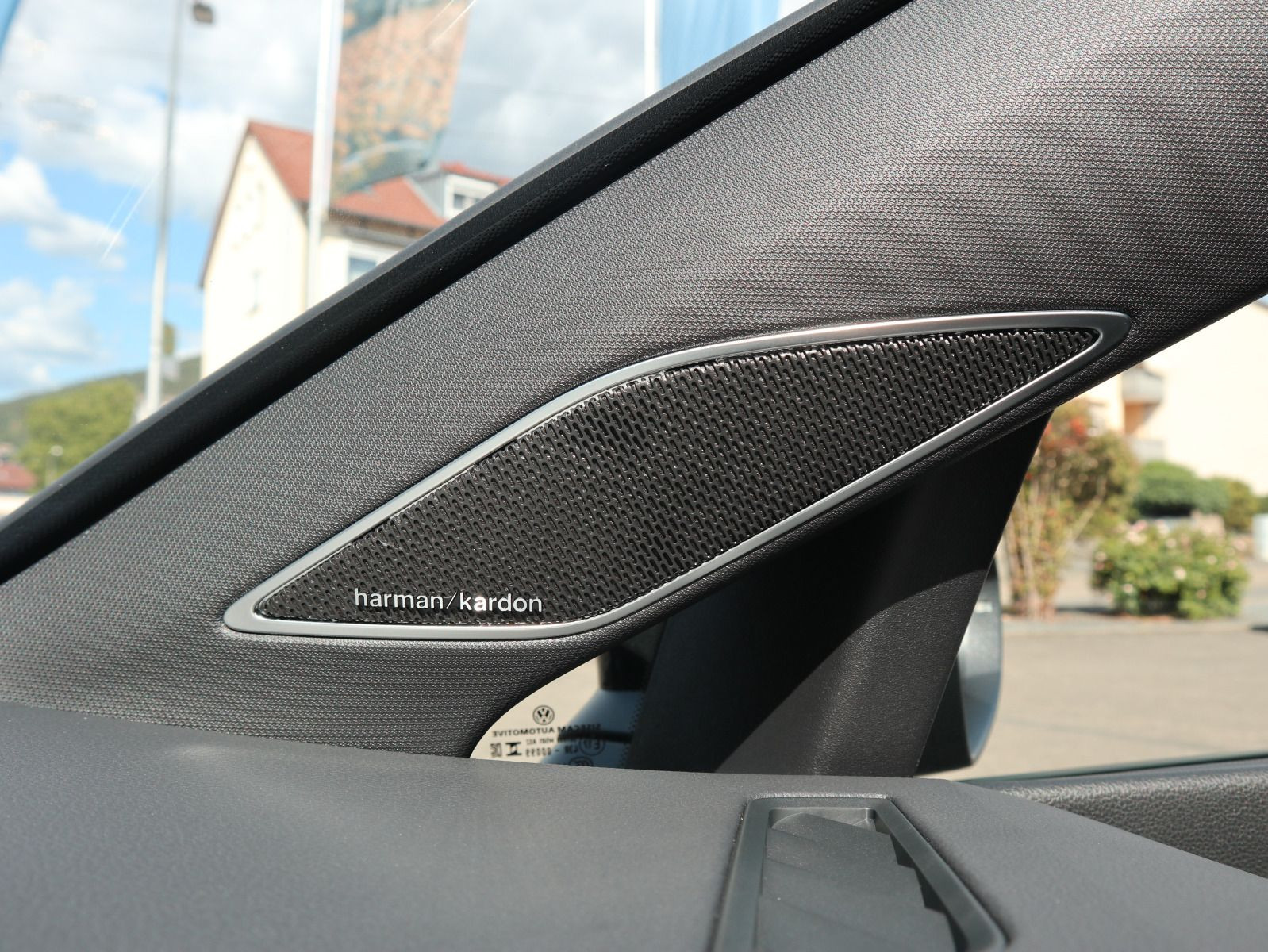 Fahrzeugabbildung Volkswagen Golf GTI EDITION 50 2,0 TSI OPF (325 PS) DSG*HARMAN KARDON*19 ZOLL*WINTERRÄDER*