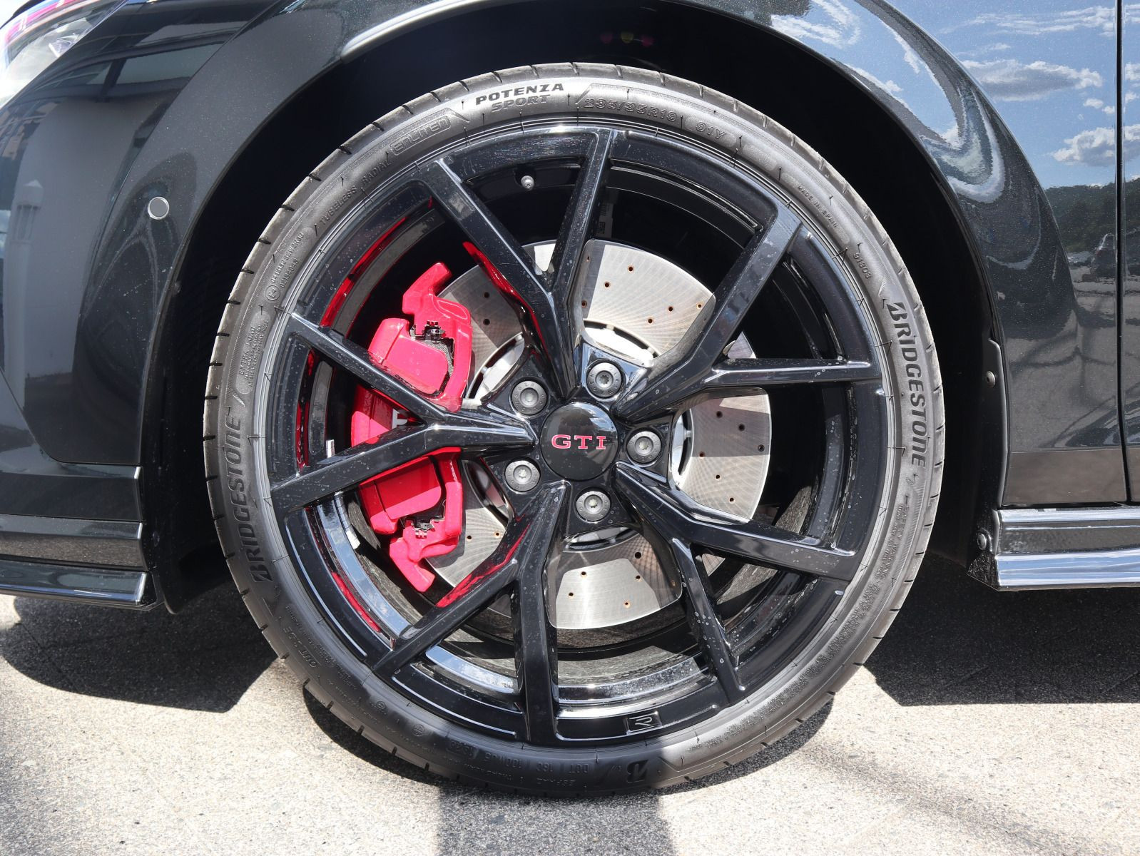 Fahrzeugabbildung Volkswagen Golf GTI EDITION 50 2,0 TSI OPF (325 PS) DSG*HARMAN KARDON*19 ZOLL*WINTERRÄDER*