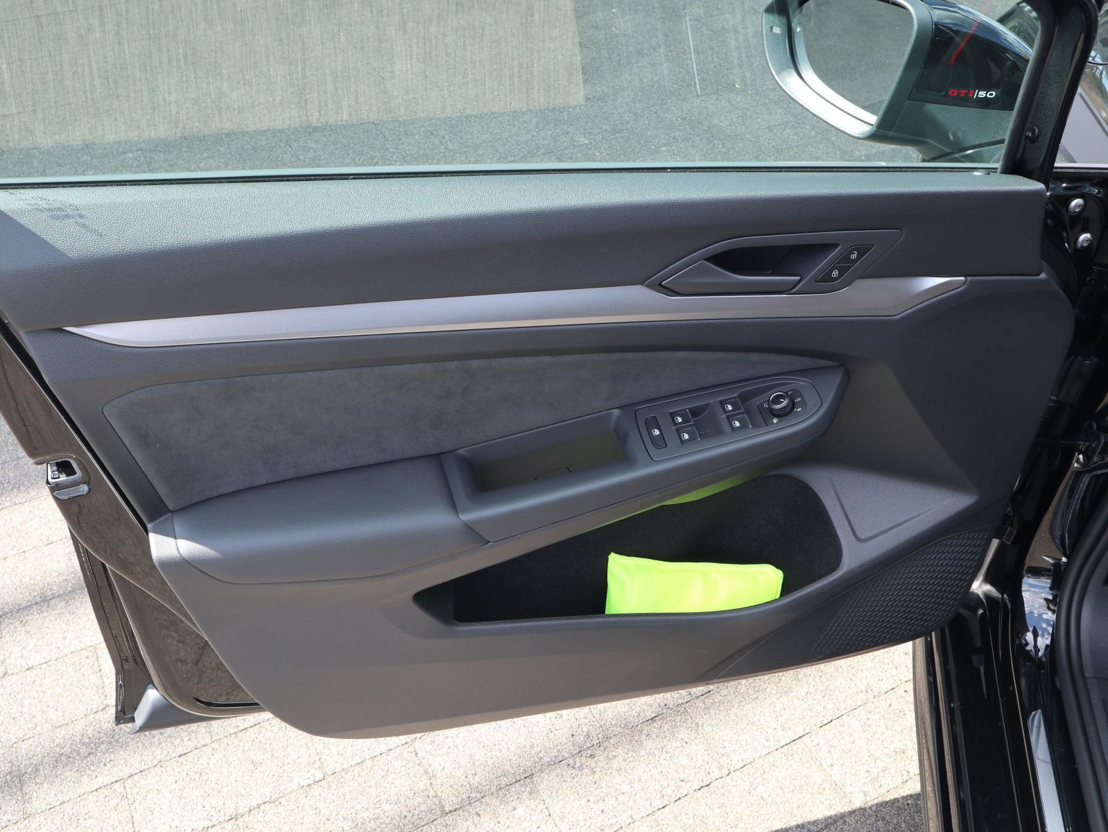 Fahrzeugabbildung Volkswagen Golf GTI EDITION 50 2,0 TSI OPF (325 PS) DSG*HARMAN KARDON*19 ZOLL*WINTERRÄDER*