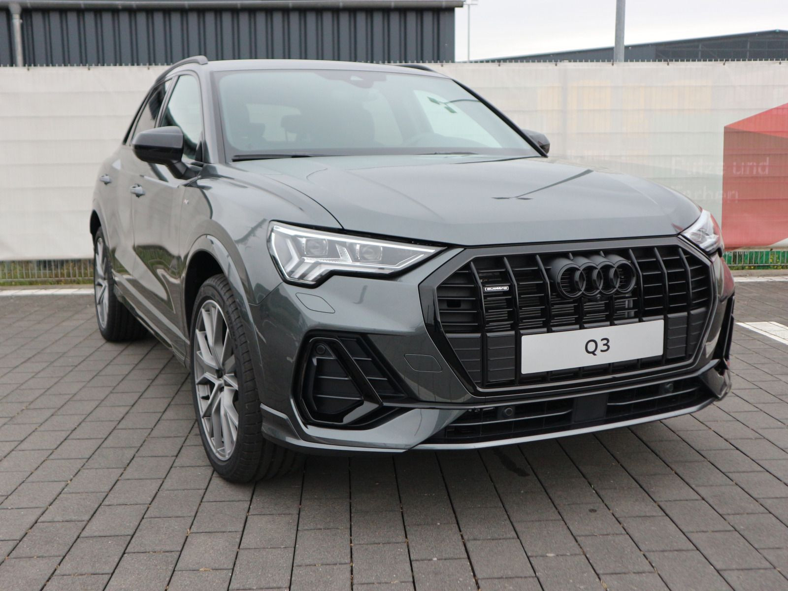 Fahrzeugabbildung Audi Q3 S line 40 TDI quattro S tronic*ACC*AHK*MATRIX*