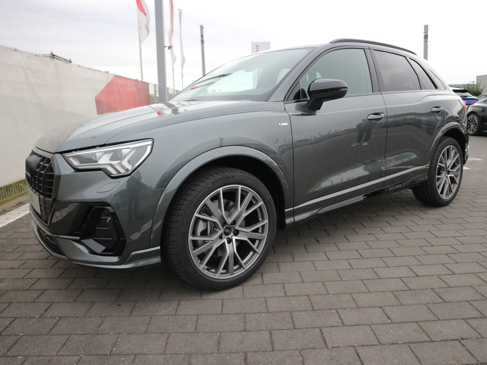 Fahrzeugabbildung Audi Q3 S line 40 TDI quattro S tronic*ACC*AHK*MATRIX*