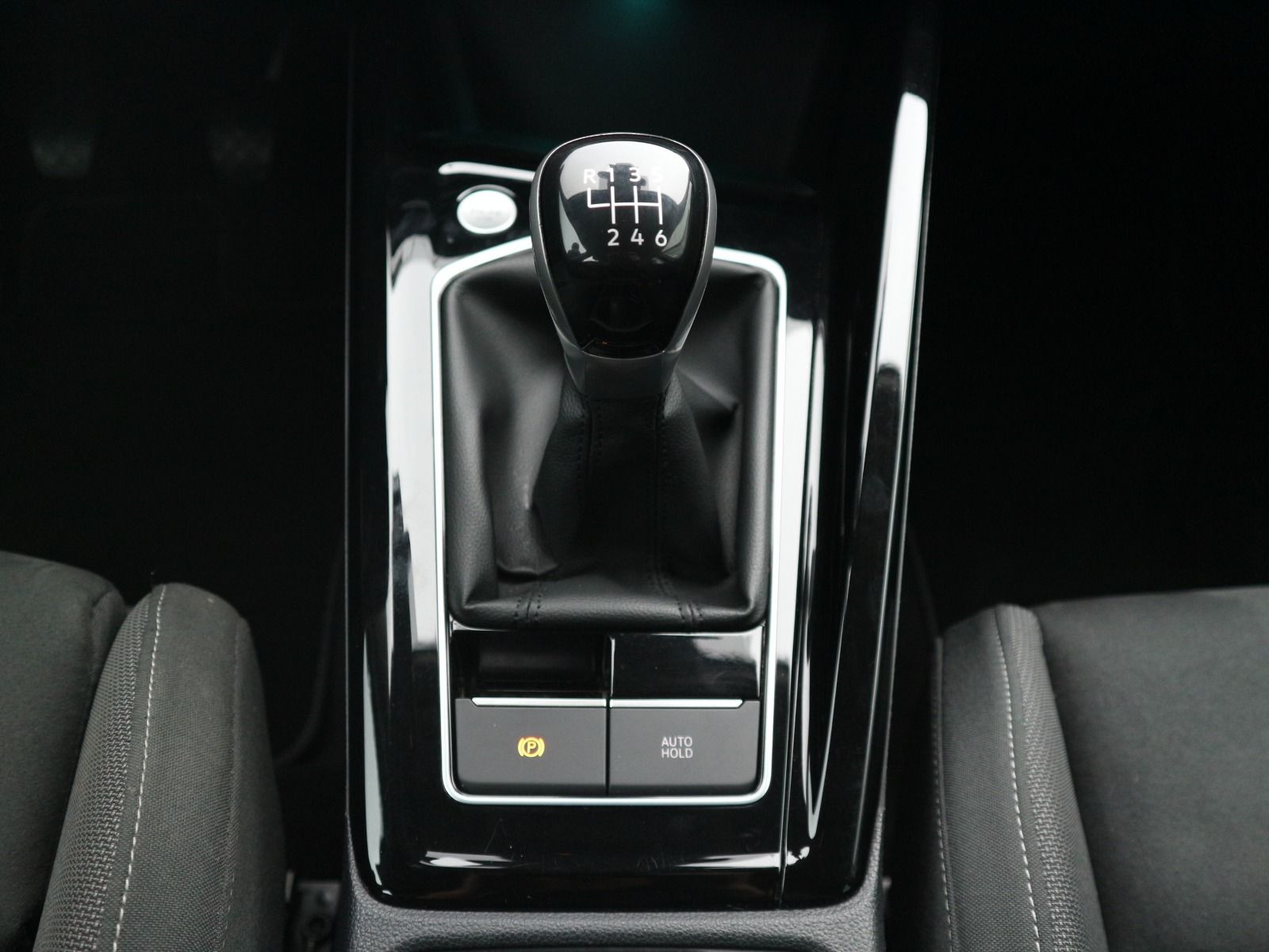 Fahrzeugabbildung Volkswagen Golf Style 1.5 TSI ACC CARPLAY SITZHZG LED