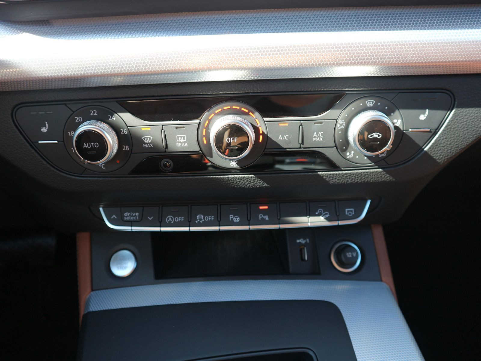 Fahrzeugabbildung Audi Q5 40 TDI quattro S line MATRIX*AHK*ACC*NAVI