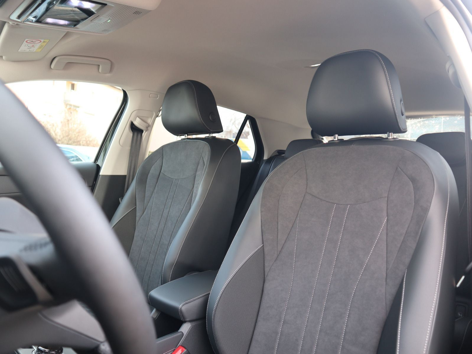Fahrzeugabbildung Volkswagen T-Roc Style 1.5 eTSI OPF (116 PS) DSG *AHK*WINTERRÄDER*NAVI*NEUES MODELL*