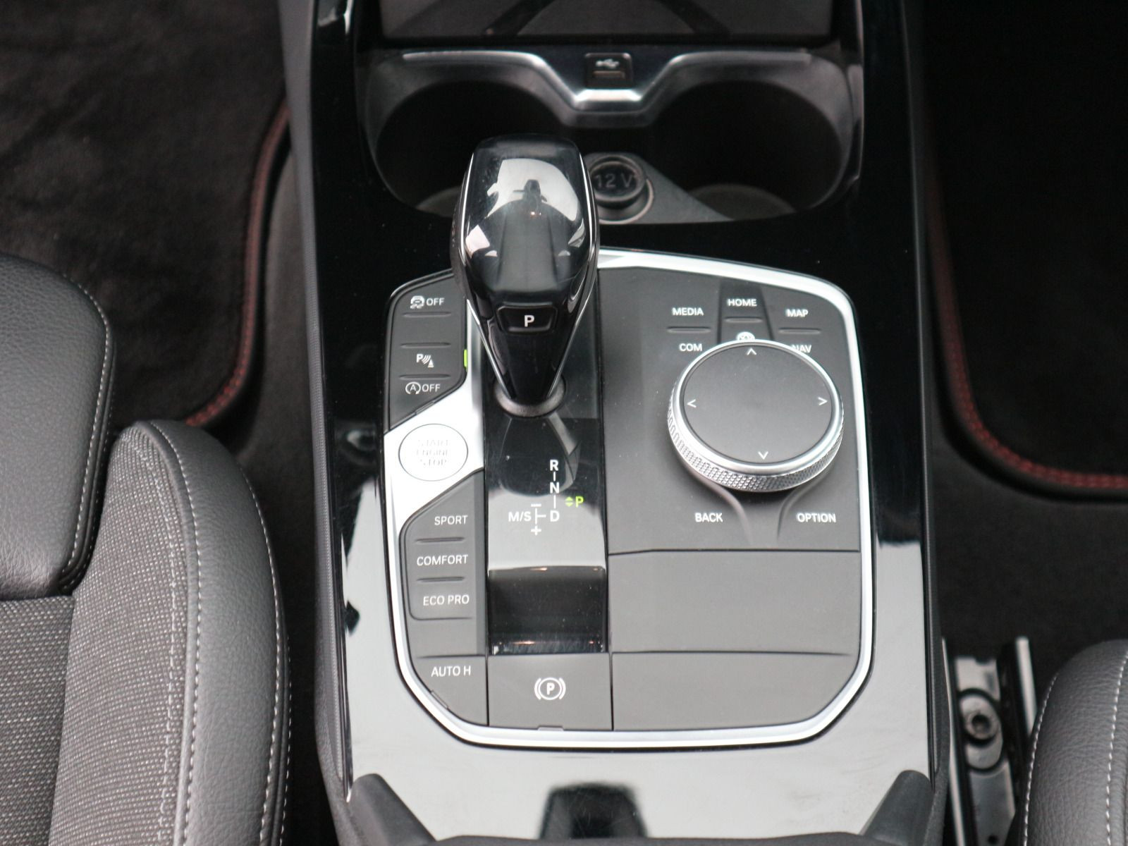 Fahrzeugabbildung BMW 118i Sport Line LED PANO LIVECOCKPIT SHADOW