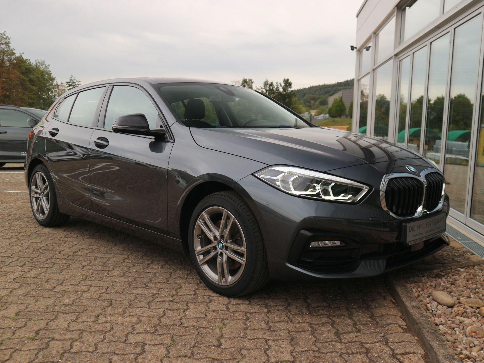 Fahrzeugabbildung BMW 118i Sport Line LED PANO LIVECOCKPIT SHADOW