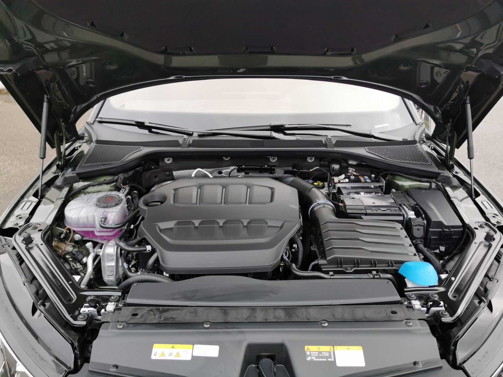 Fahrzeugabbildung SKODA Octavia 2.0 TSI RS 195 kW DSG *KHAKI-GRÜN*