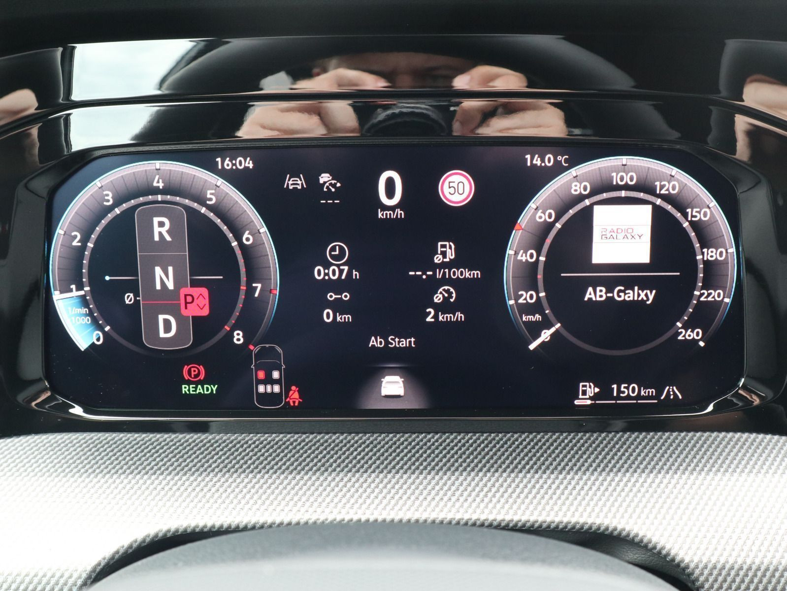 Fahrzeugabbildung Volkswagen Golf Variant R-Line 2,0 TDI SCR (150 PS) DSG *AHK*NAVI*BLACKSYTLE