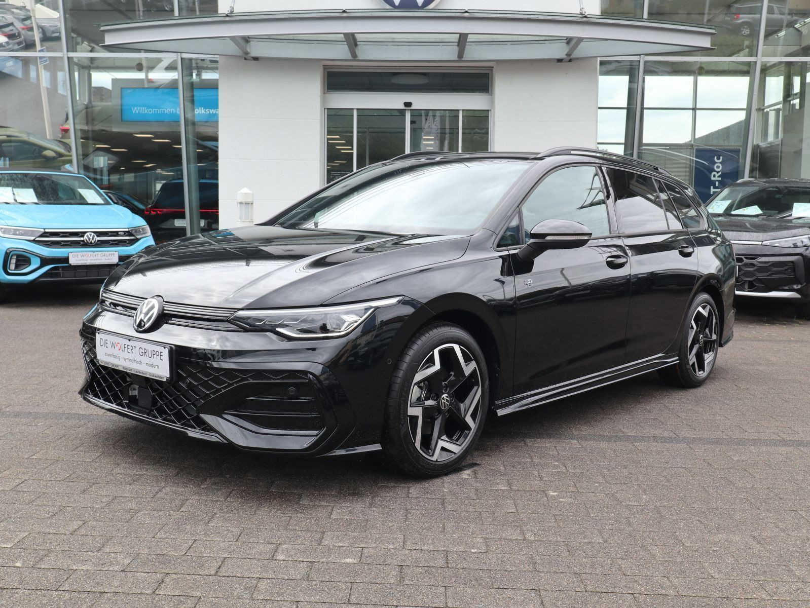 Fahrzeugabbildung Volkswagen Golf Variant R-Line 2,0 TDI SCR (150 PS) DSG *AHK*NAVI*BLACKSYTLE