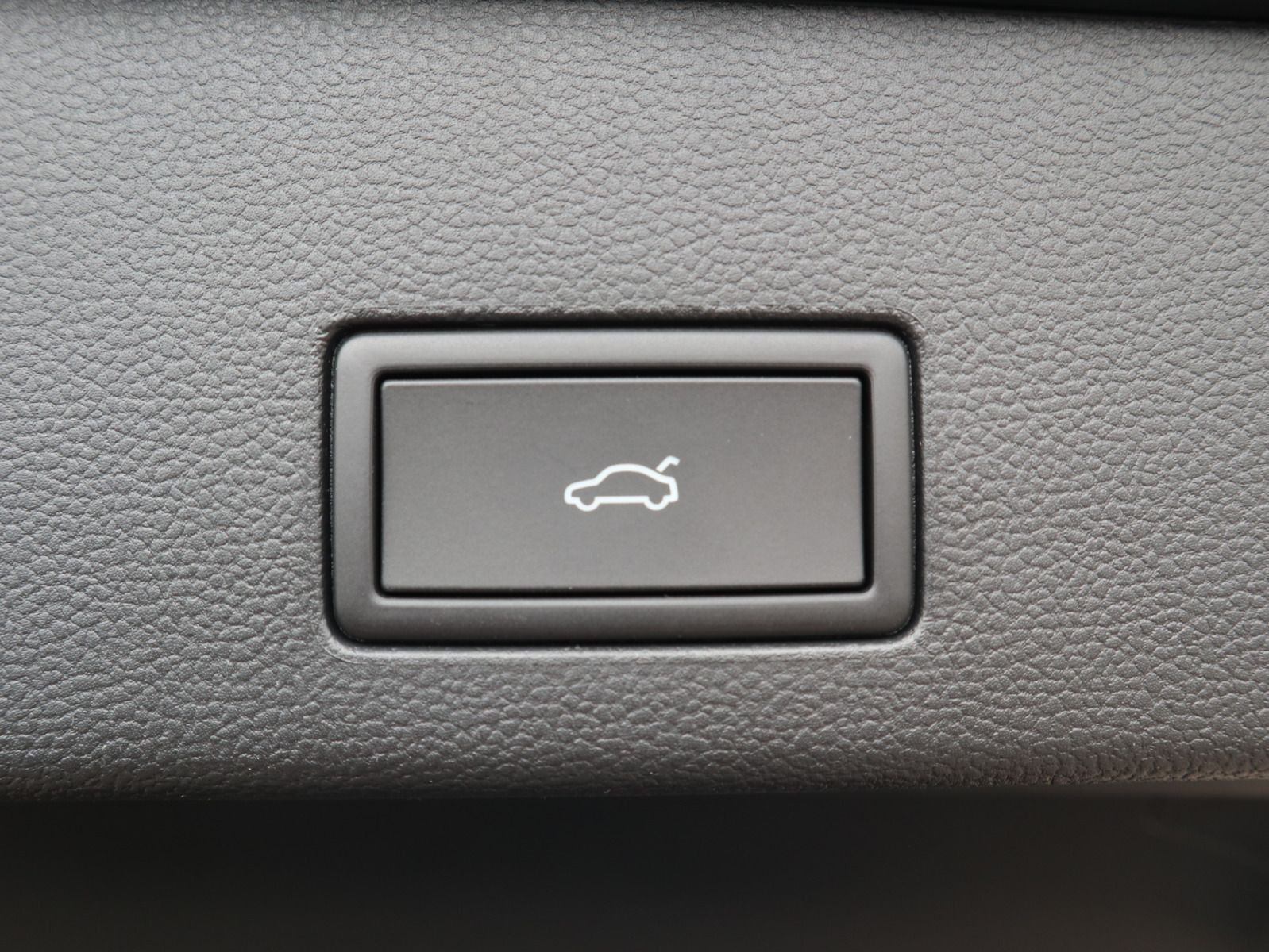 Fahrzeugabbildung Volkswagen Golf Variant R-Line 2,0 TDI SCR (150 PS) DSG *AHK*NAVI*BLACKSYTLE