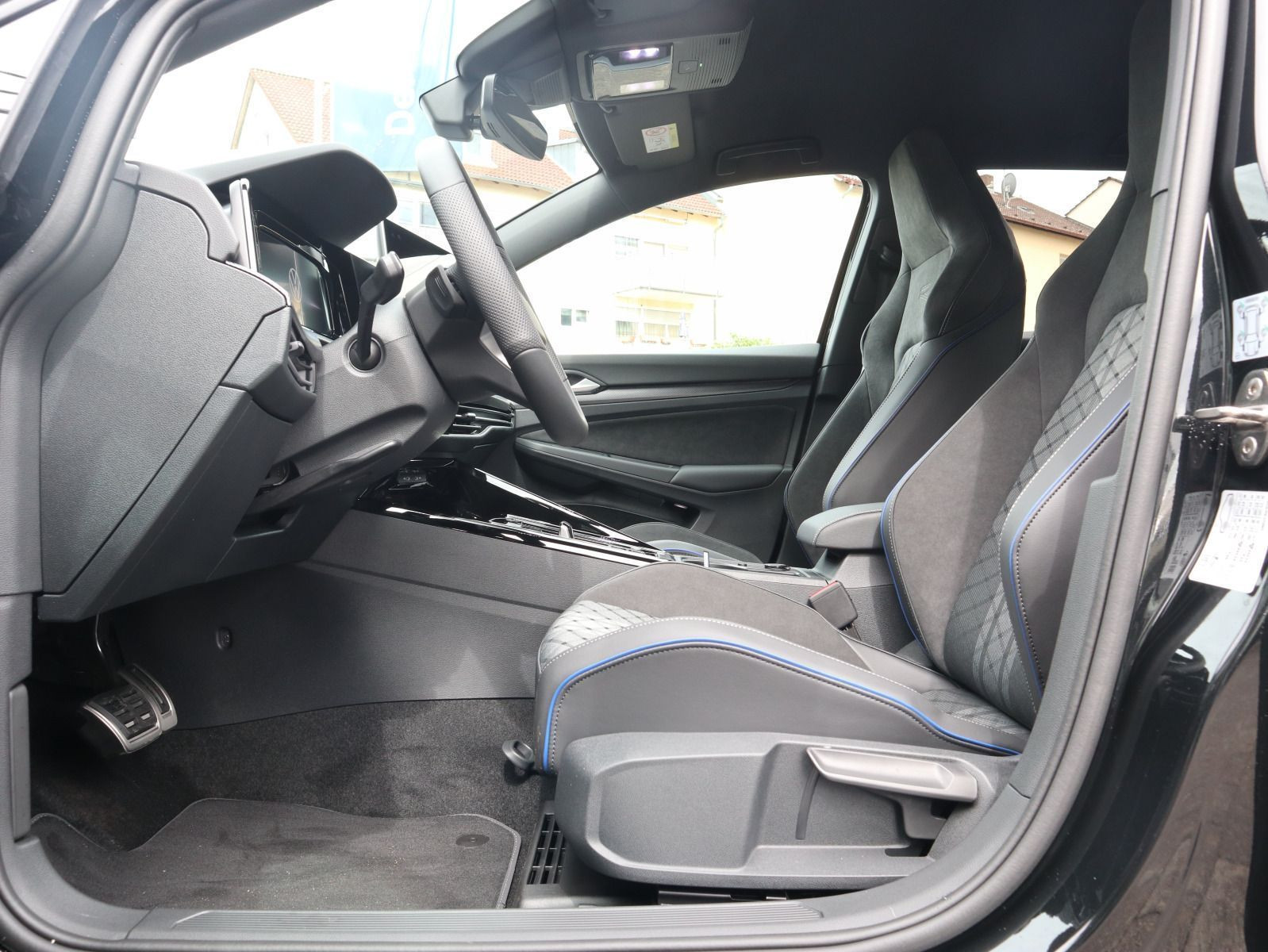 Fahrzeugabbildung Volkswagen Golf Variant R-Line 2,0 TDI SCR (150 PS) DSG *AHK*NAVI*BLACKSYTLE